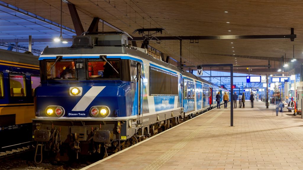 Dinner Train_фото-Mark van der Meer