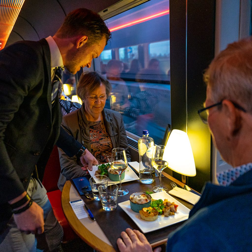 dinner Train_фото фб dinner trein